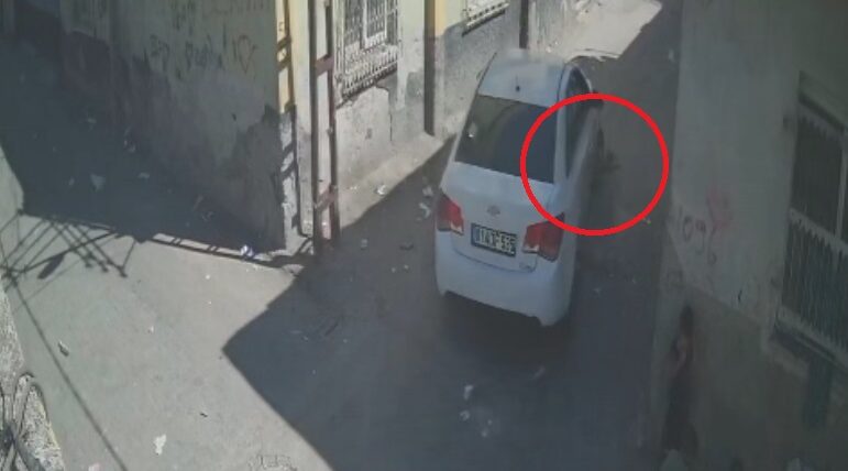 OTOMOBILIN ALTINDA KALAN 2 YASINDAKI CUM 928604 275803 e1758691406574