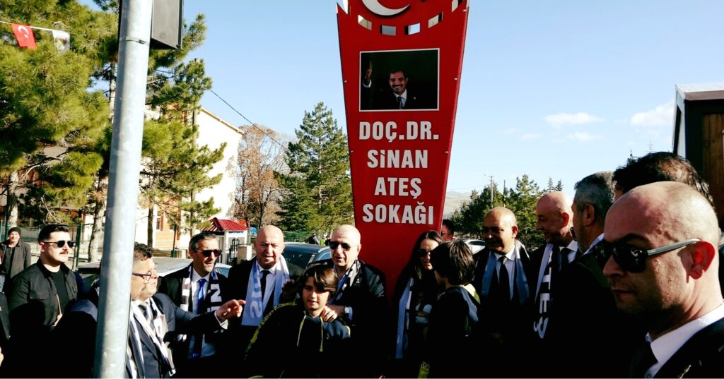 Devlet Bahçeli Caddesi, Sinan Ateş olarak değiştirildi! Açılışı Ümit Özdağ yaptı