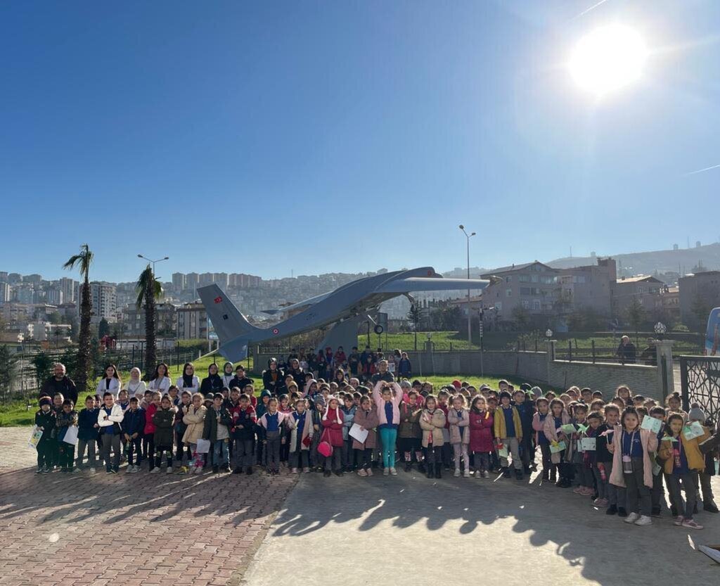 Ogrenciler Canikte Akinci TIHAyla Bulusuyor