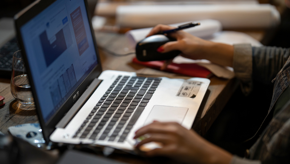 Ogrencilere verilecek teknolojik cihaz ve internet destegi icin basvurular basladi