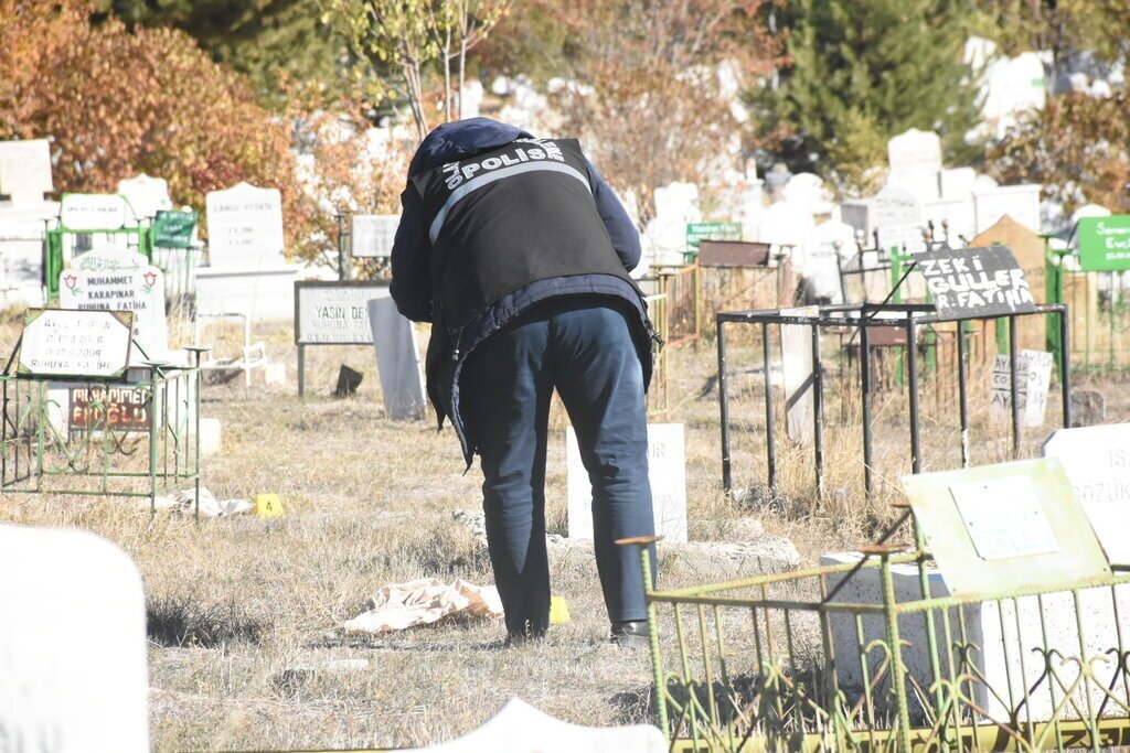 PARCALANMIS CESEDI BULUNAN BEBEGI MEZARD 408724 120468