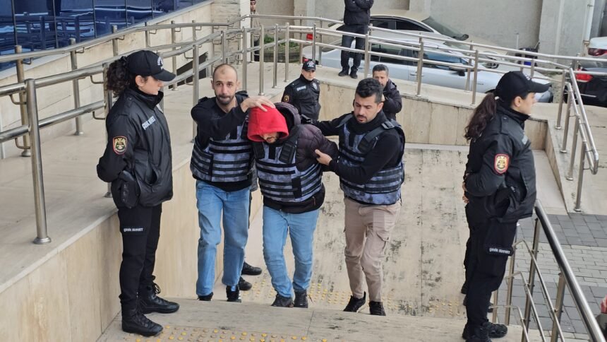 PARKTA YEGENININ ESINI OLDUREN SUPHELI 1070361 317610