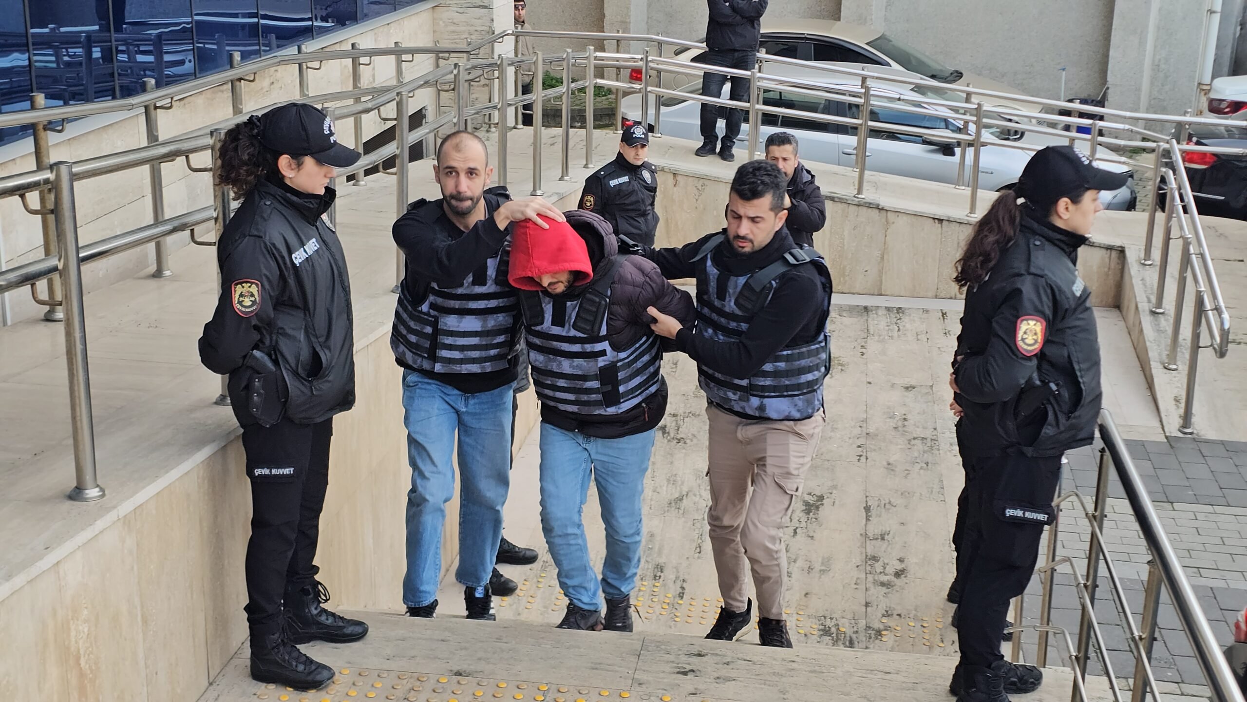 Parkta yeğeninin eşini öldüren şüpheli, daha önce de eni.