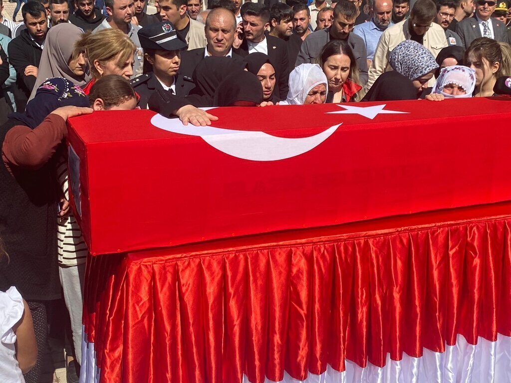 PENCE KILIT SEHIDI ICIN ELAZIGDA TOREN 362912 100205