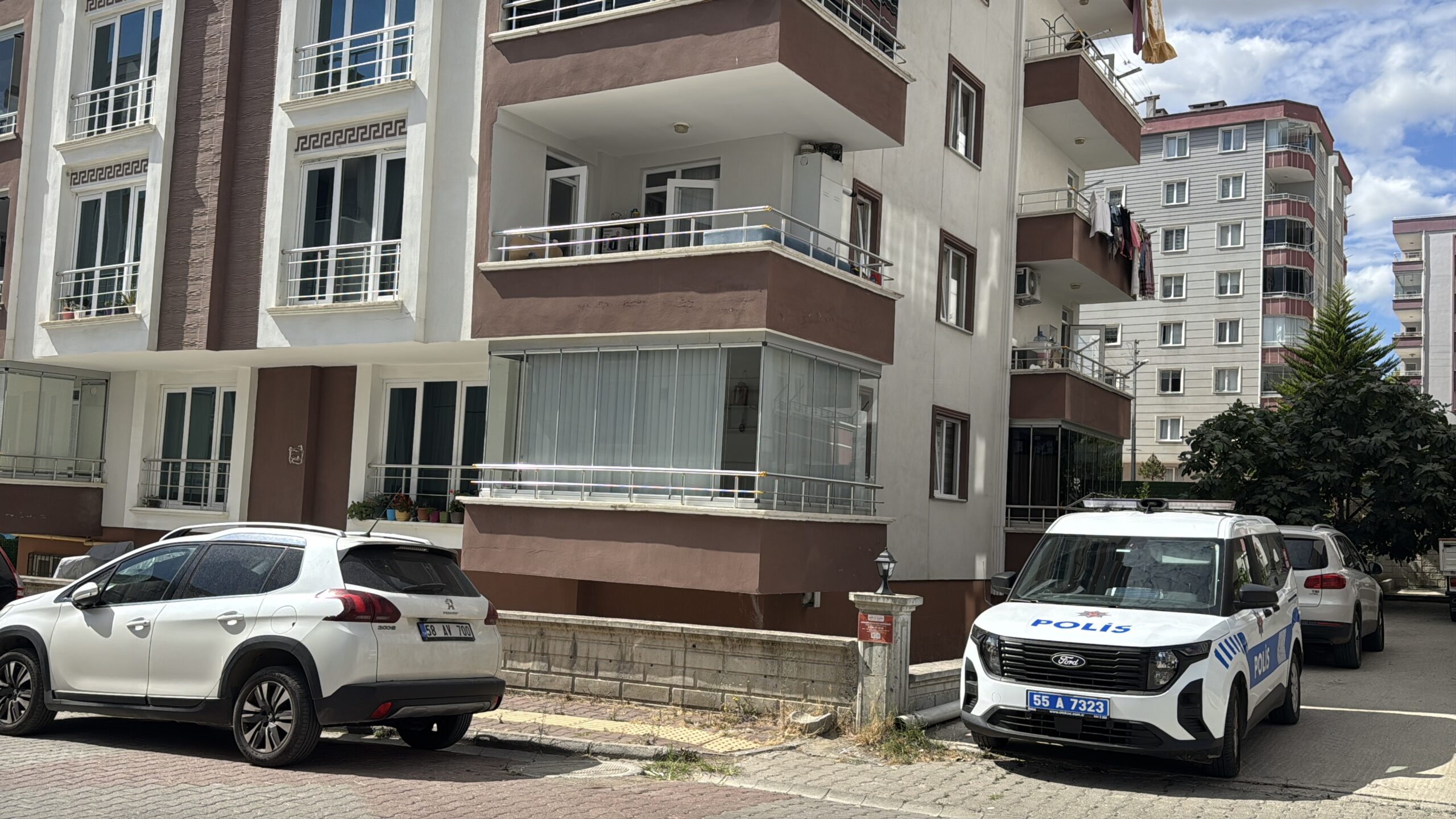 PERDE TAKARKEN 3UNCU KATTAN DUSEN UNIVE 883529 262480 scaled