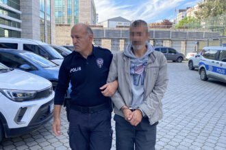 POLIS KOMSUSUNUN MERDIVEN BOSLUGUNDAKI E 962514 285794