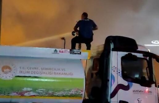 POLISIN YANAN KAMYONA BELEDIYENIN SULAMA 876398 260361 e1755862376300