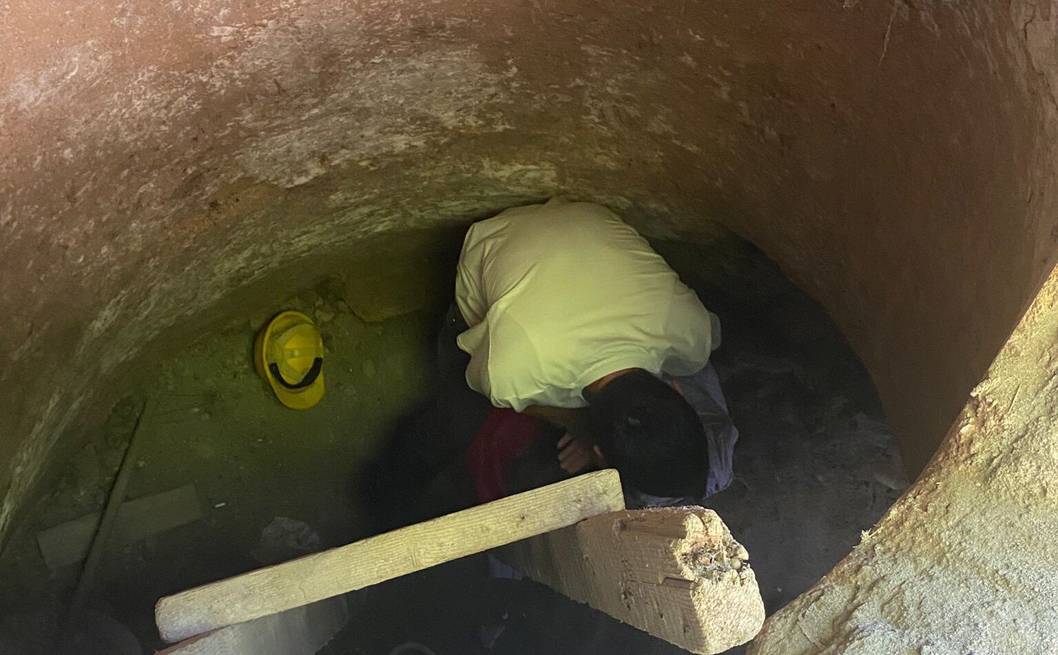 Rüyasında define görüp oturduğu evde kaçak kazı yapan ann