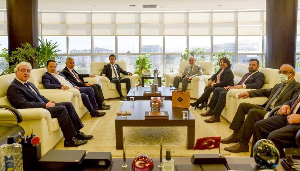 Rektor Unal Ladik Kaymakami Orhan ve Ladik Belediye Baskani Yapici ile Bir Araya Geldi