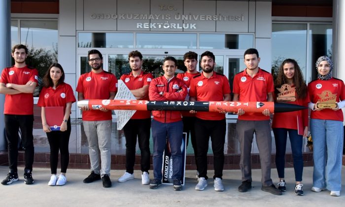 Rektör Ünal, Teknofest 2021’de Türkiye Şampiyonu Olan Tanyeli Roket Takımı’nı Kutladı