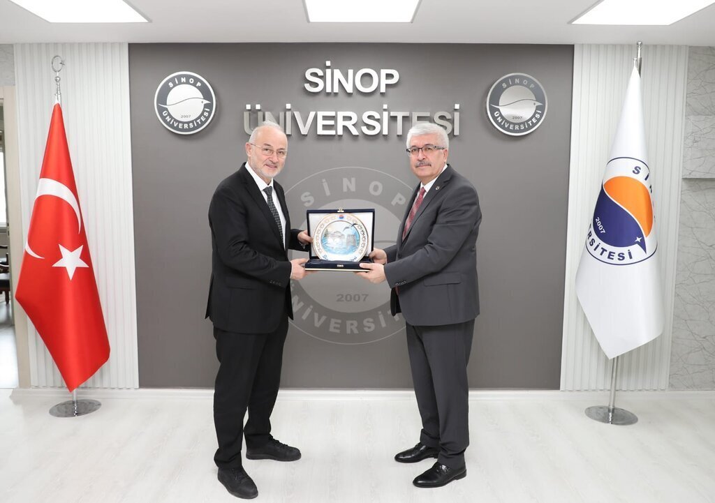 Rektor Unaldan Sinop Universitesi Rektoru Tasdemire Ziyaret