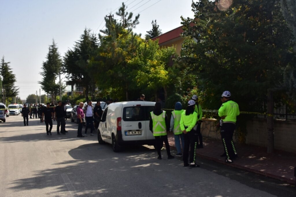 SAGLIKCILARLA IHBARA GIDEN POLIS BICAKLA 367981 101641