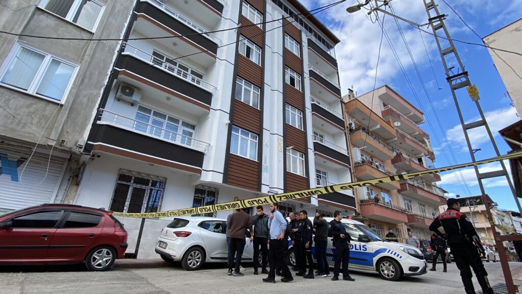 Samsun’da Almanya’dan gelen yeğenlerini vuran şahsın evinden cephanelik çıktı