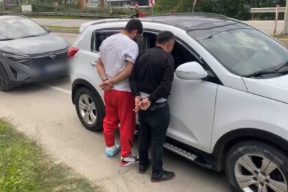 SAMSUNDA 1 KILO 830 GRAM UYUSTURUCU ELE 963982 286258