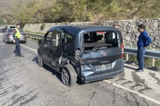 SAMSUNDA 3 ARAC KAZAYA KARISTI 4 YARAL 1008573 299175