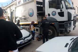 SAMSUNDA COP KAMYONUNUN ALTINDA KALAN Y 961733 285588