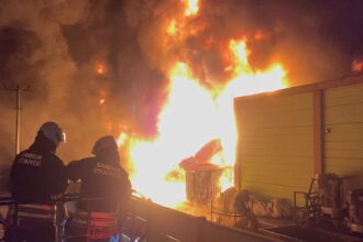 SAMSUNDA GERI DONUSUM FABRIKASINDA YANG 989928 293726