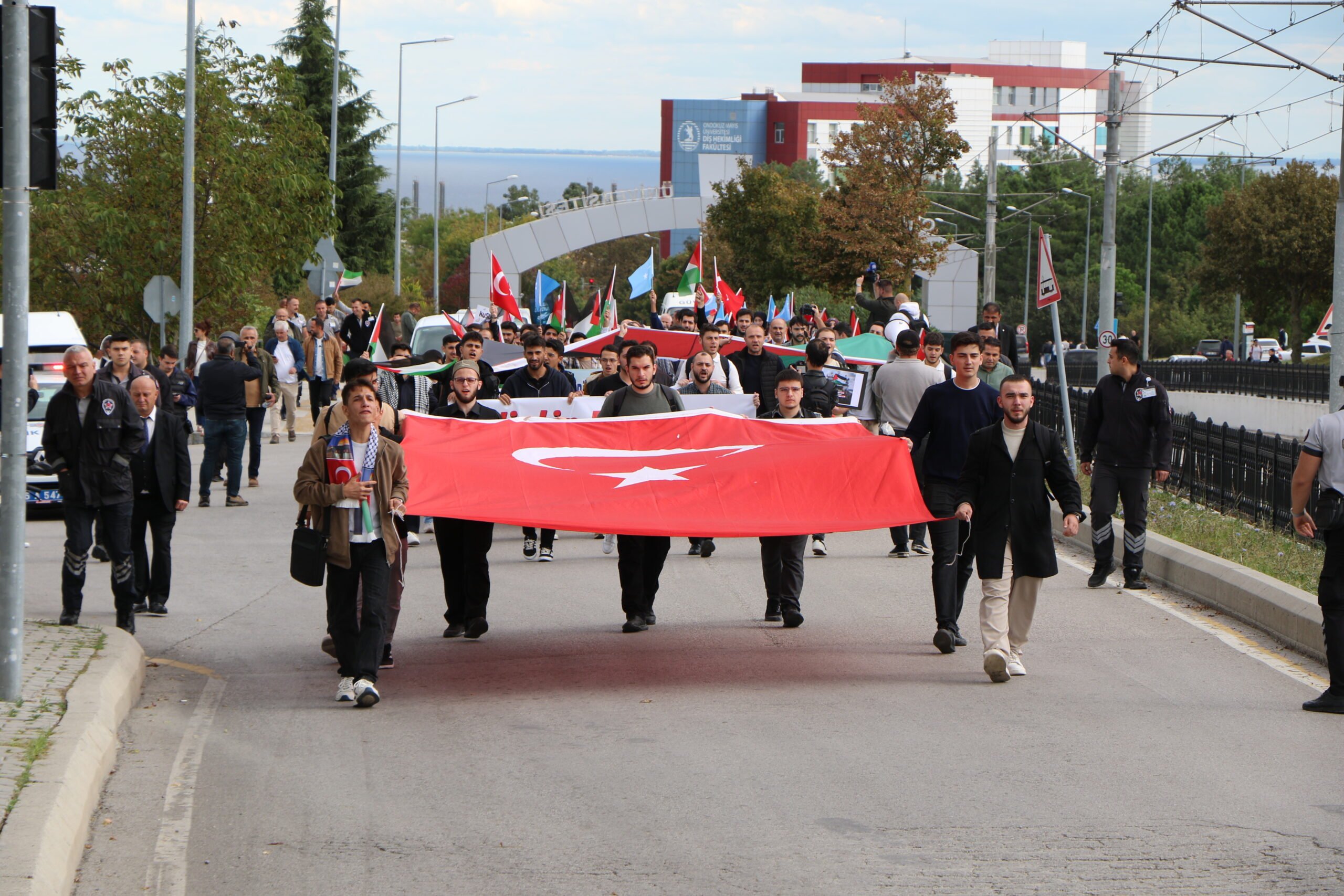 Samsun'da üniversite öğrencileri Filistin için yürüdü