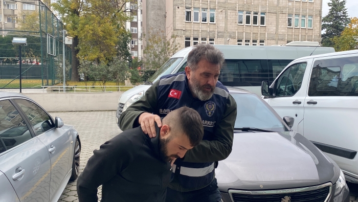 Samsun’da operasyonla yakalan iki torbacıdan biri tutuklandı