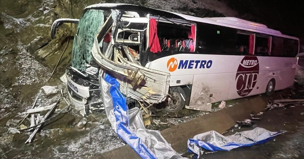 SAMSUNDA YOLCU OTOBUSU KAMYONA CARPTI 547594 162393