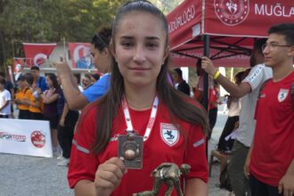 SAMSUNSPORLU YAGMUR TOSUN TURKIYE REKOR 938238 278598 e1759144767848