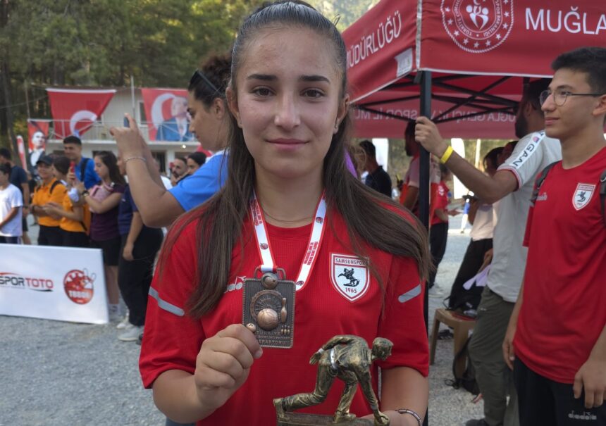 SAMSUNSPORLU YAGMUR TOSUN TURKIYE REKOR 938238 278598 e1759144767848