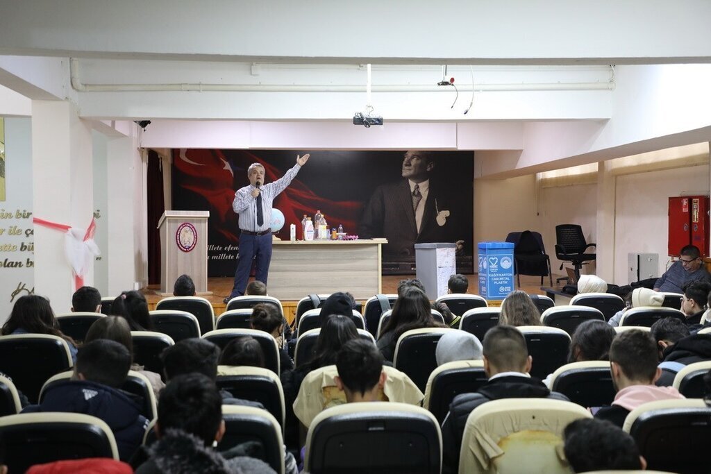 SIFIR ATIK SEMINERLERI ILE ILKADIMDA CEVRECI GENCLER YETISIYOR