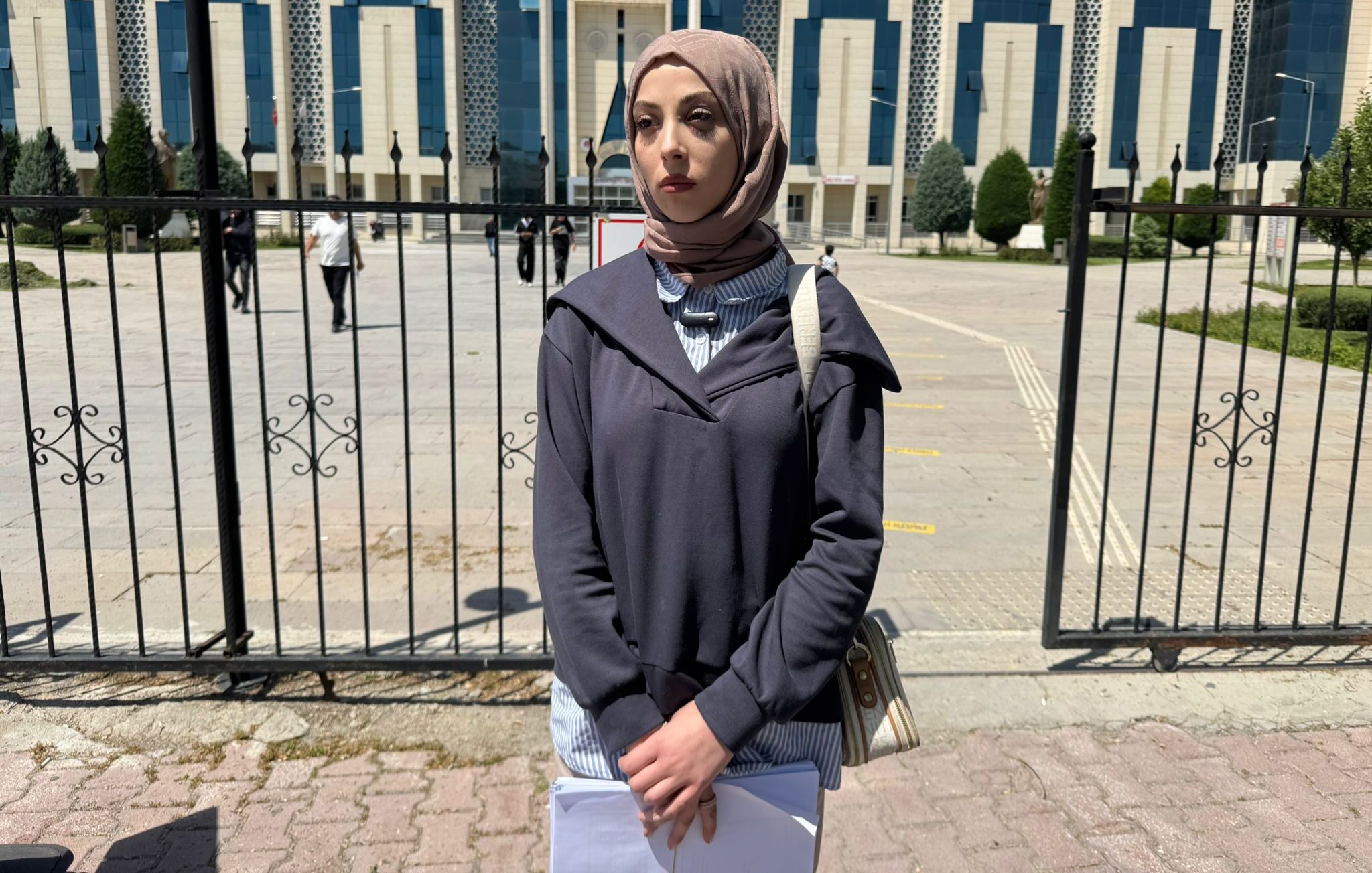 SIKAYETCI OLDUGU ESKI ESINE PISLIK MUHA 837787 248274 e1753784764815