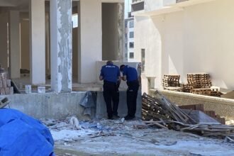 SIVA YAPARKEN ALTINDAKI KALAS KIRILDI A 927700 275564