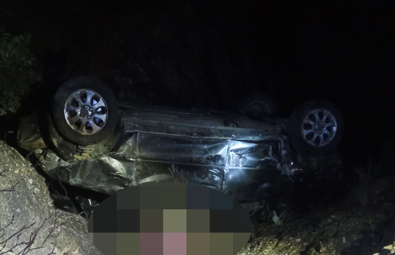 Sivas'ta otomobil uçuruma yuvarlandı: 4 ölü (2)