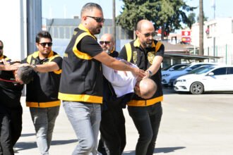 SOKAKTA GORDUGU HUSUMETLISINI VURDU BE 930205 276277