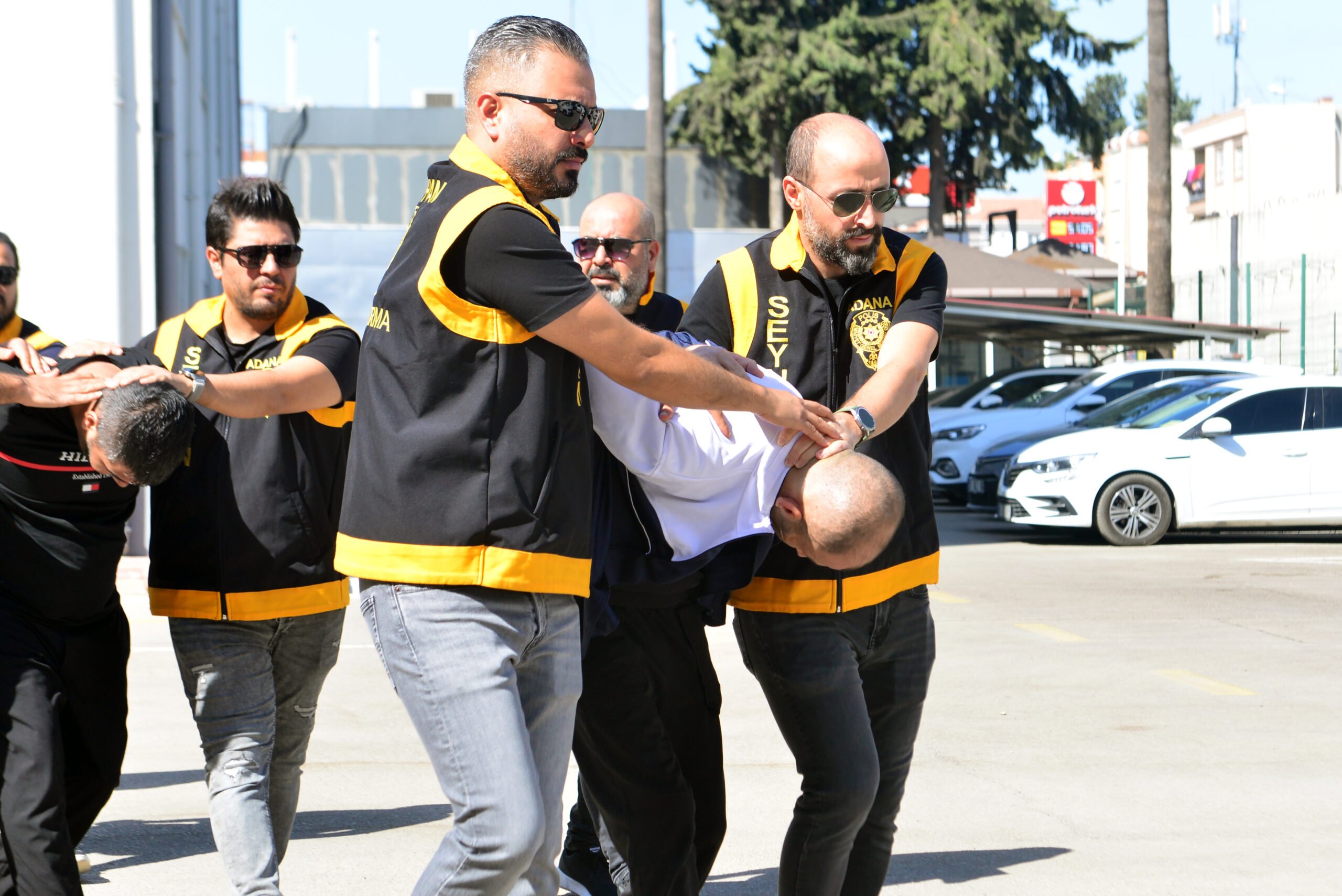 Sokakta gördüğü husumetlisini vurdu; 'beni dövmüştü, gö