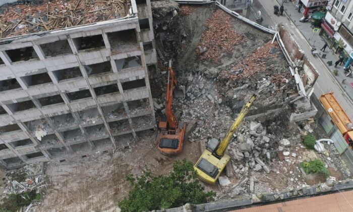 Samsun Büyükşehir Belediyesi Hizmet Binasında Yıkım Başladı