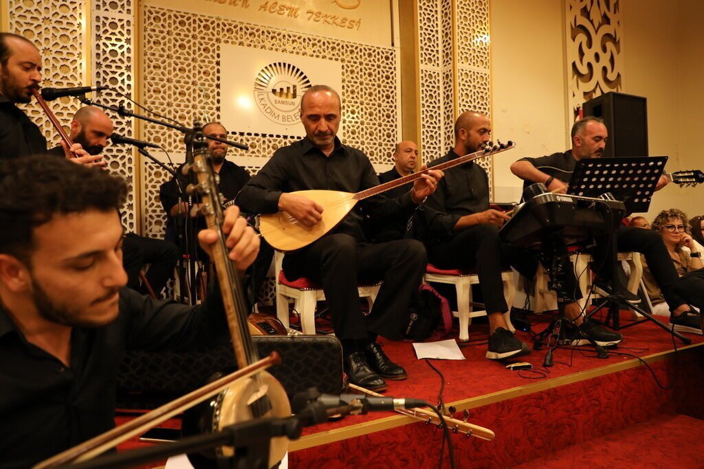 Samsunda Neset Ertas Vefa Konseri Ile Anildi