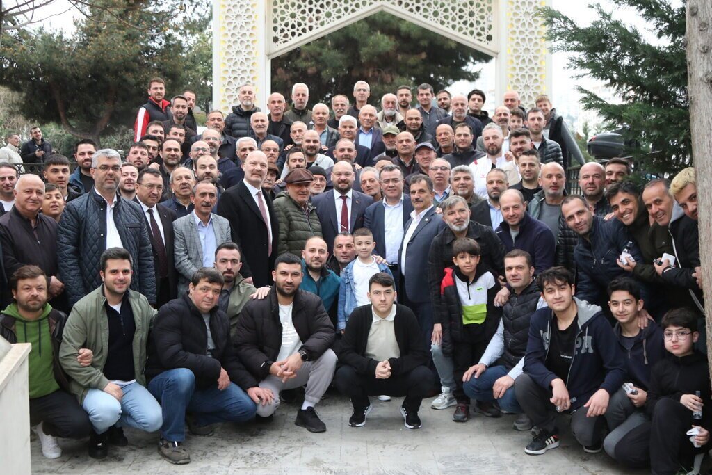 Serhat Turkel Vatandaslarla Bayramlasti scaled