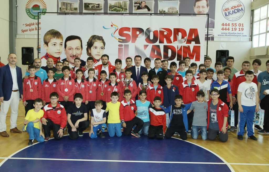 BAŞKAN TOK’TAN BAŞARILI SPORCULARA ÖDÜL