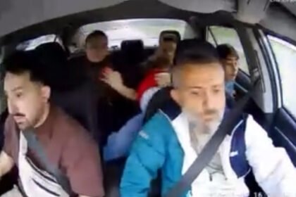 TAKSI SOFORUNUN MANEVRA YAPIP KAZAYI ONL 1001665 297224