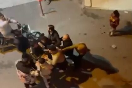 TAKSICI ILE KADINLARIN KAVGASI KAMERADA 1068910 317151