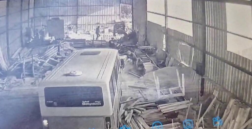 TARTISTIGI BABASININ CALISTIGI ATOLYEYE 448935 133052