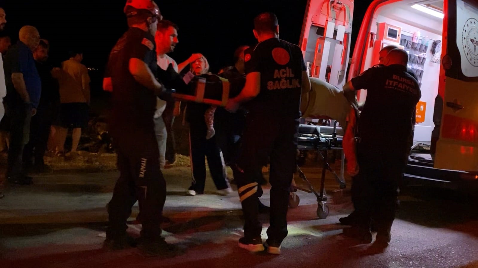 TARTISTIGI DAMADININ OTOMOBILIYLE KACARK 886318 263390