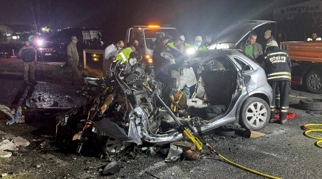 TEKIRDAGDA IS MAKINESINE CARPAN OTOMOBI 380943 105463