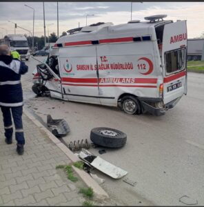 TIR ILE AMBULANS CARPISTI 1 YARALI 482748 142747