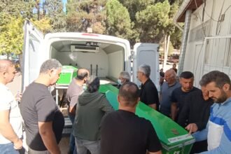 TIRA CARPAN OTOMOBILDEKI 3 KARDESTEN 2 925925 275053