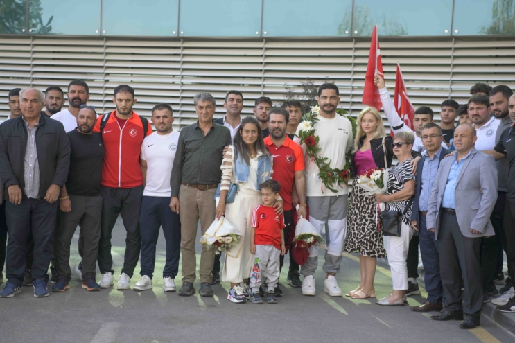 Olimpiyat Vizesi Alan ASKİ Sporlu Taha Akgül Yurda Döndü