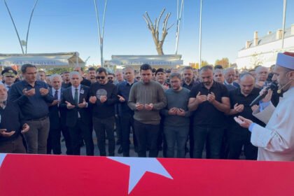 TUGGENERAL SELAMI AKSIT SON YOLCULUGUNA 985158 292305