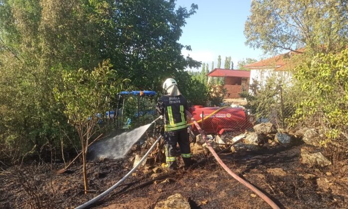 Muğla’da tankerler ile yangınların büyümesi önlendi