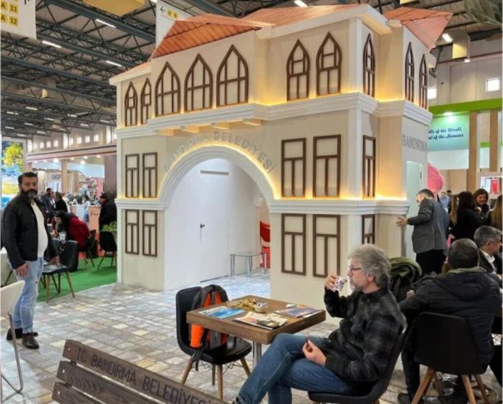 Tarihi Iskele Binasi Standi Fuarin Gozdesi