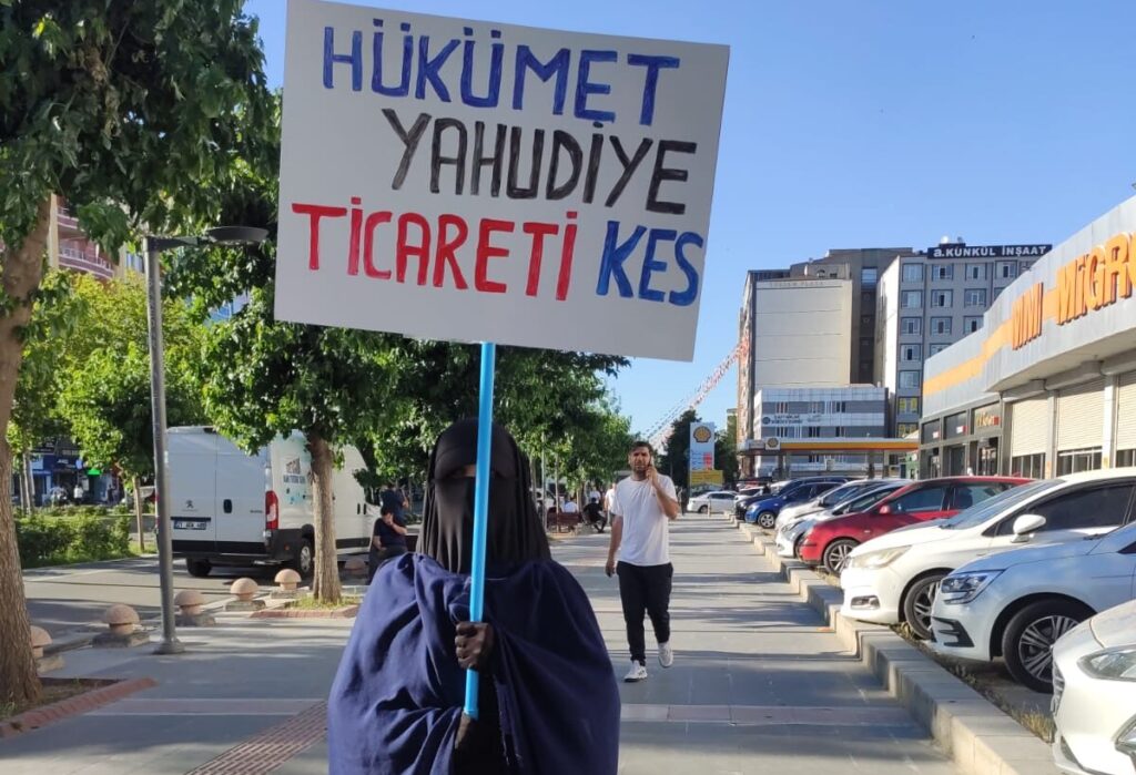 Kadından tek kişilik Gazze eylemi