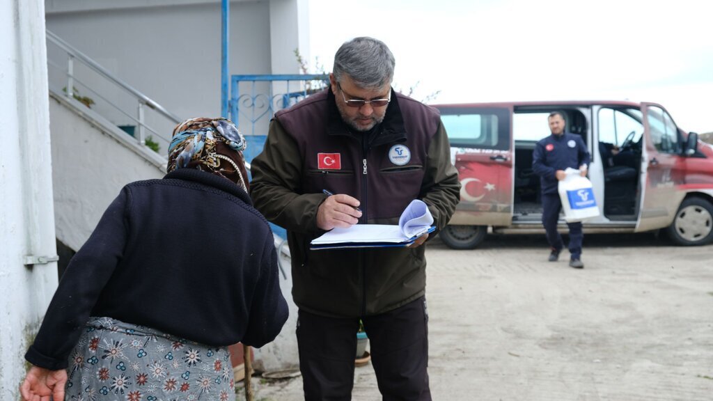 Tekkekoy Belediyesi Ramazan Yardimlarini Surduruyoe