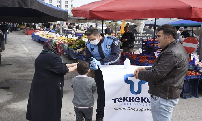 Tekkeköy Belediyesi Maske ve Eldiven dağıttı